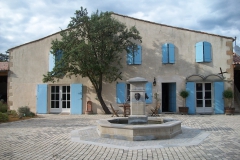 Südfrankreich, Weingut Domaine La Louvière, Brunnen