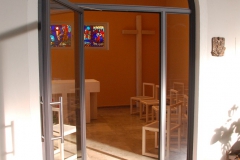 Schiltach, St. Johannes B., Seitenkapelle, Aufbau und Montage, Altar